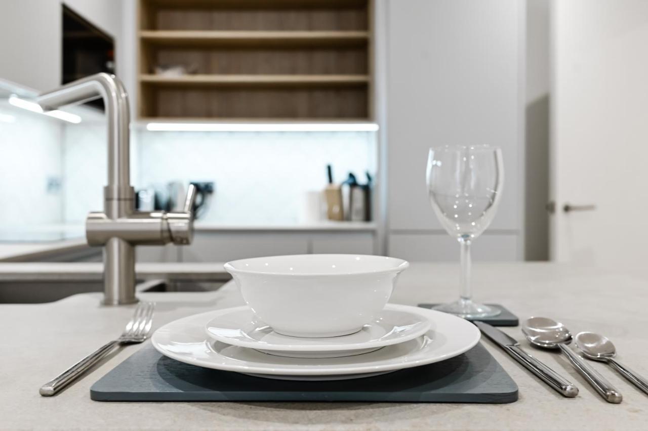 Khayat Homes - The Owelor - Two Bed Londra Exterior foto